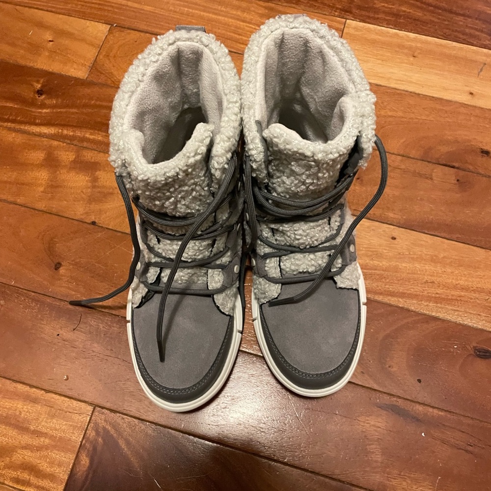 Sorel Boots - Picture 2 of 8